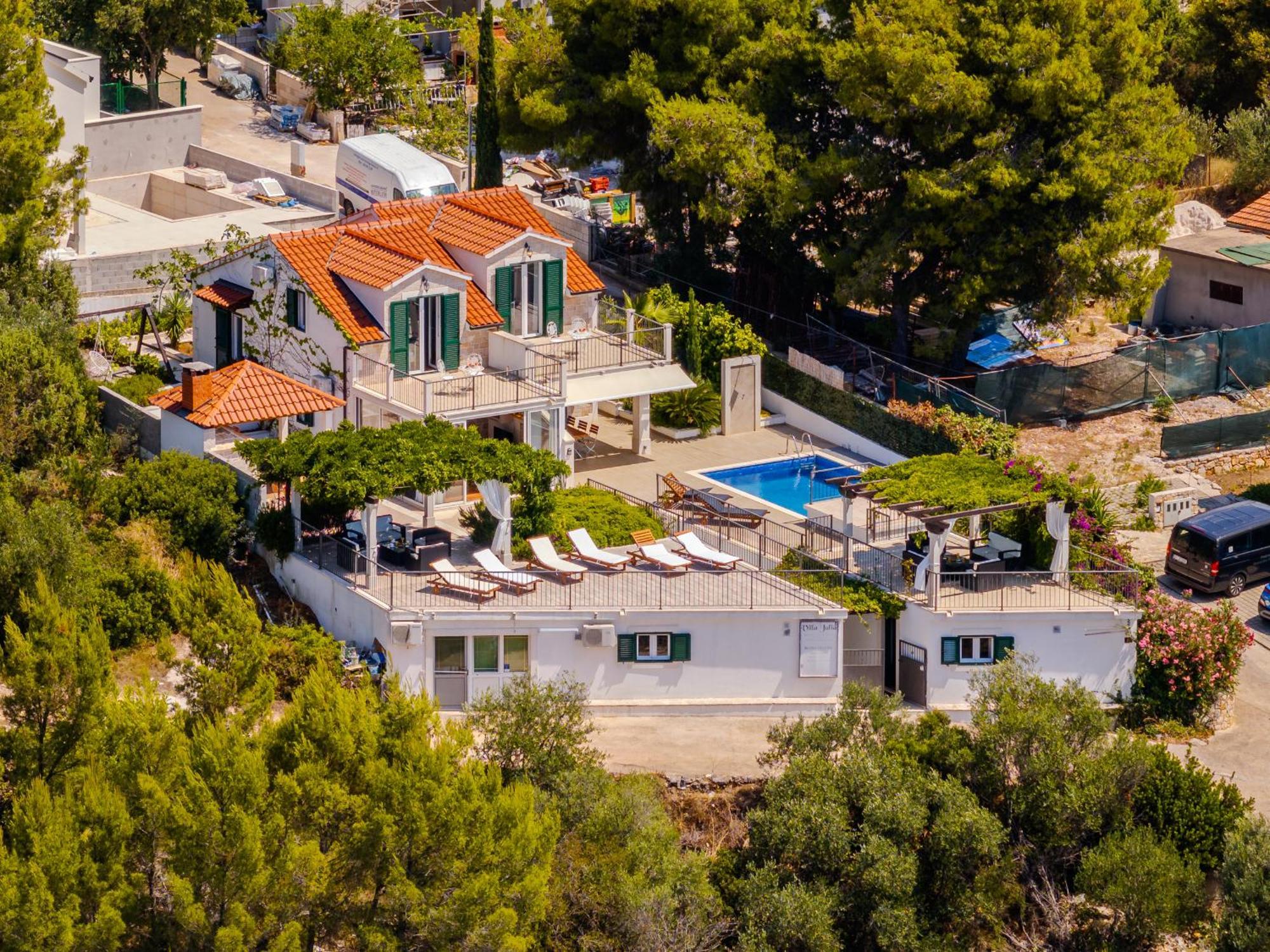 Villa Julia With Heated Pool, Ideal For Large Groups ミルナ エクステリア 写真