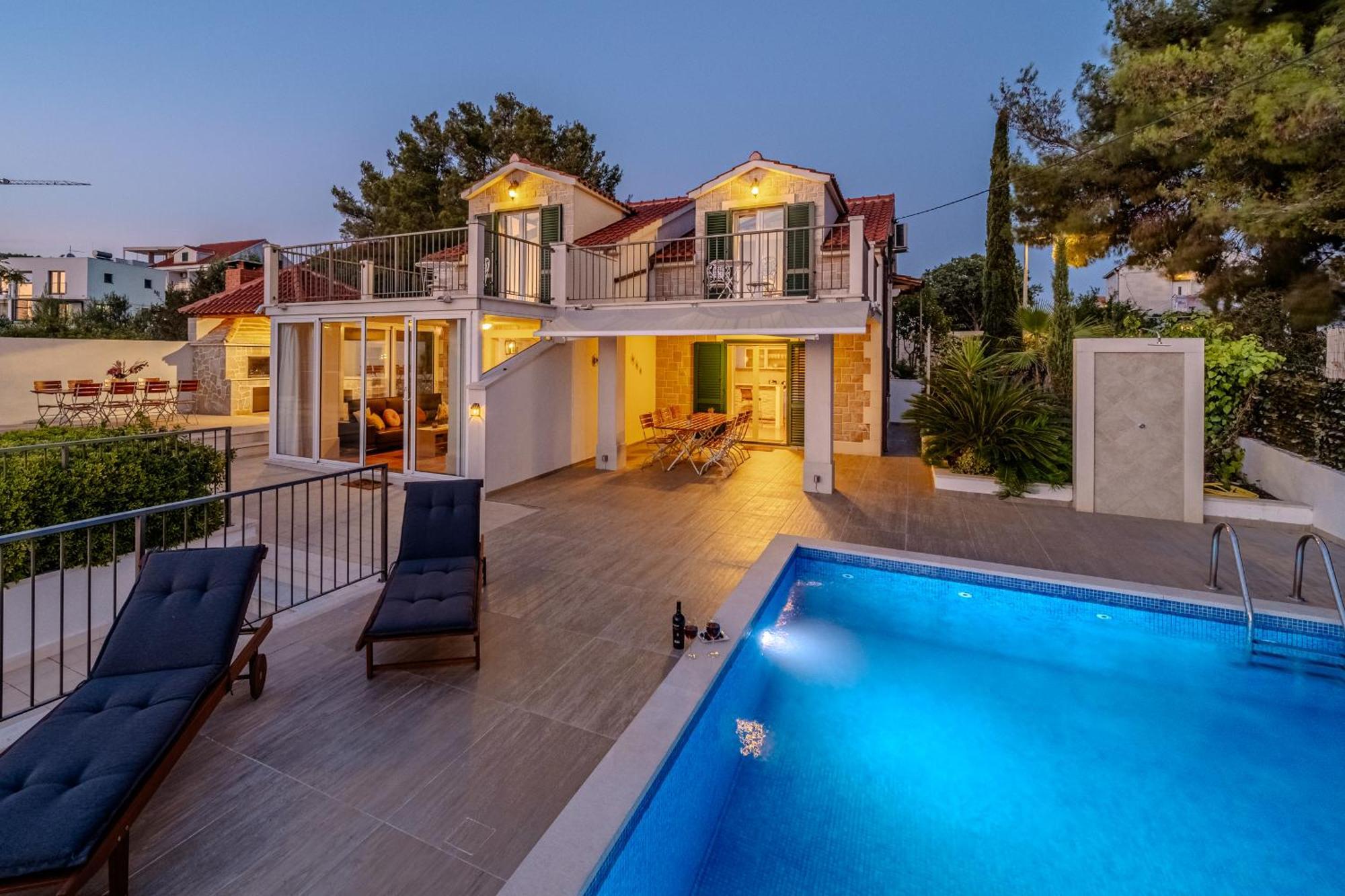 Villa Julia With Heated Pool, Ideal For Large Groups ミルナ エクステリア 写真