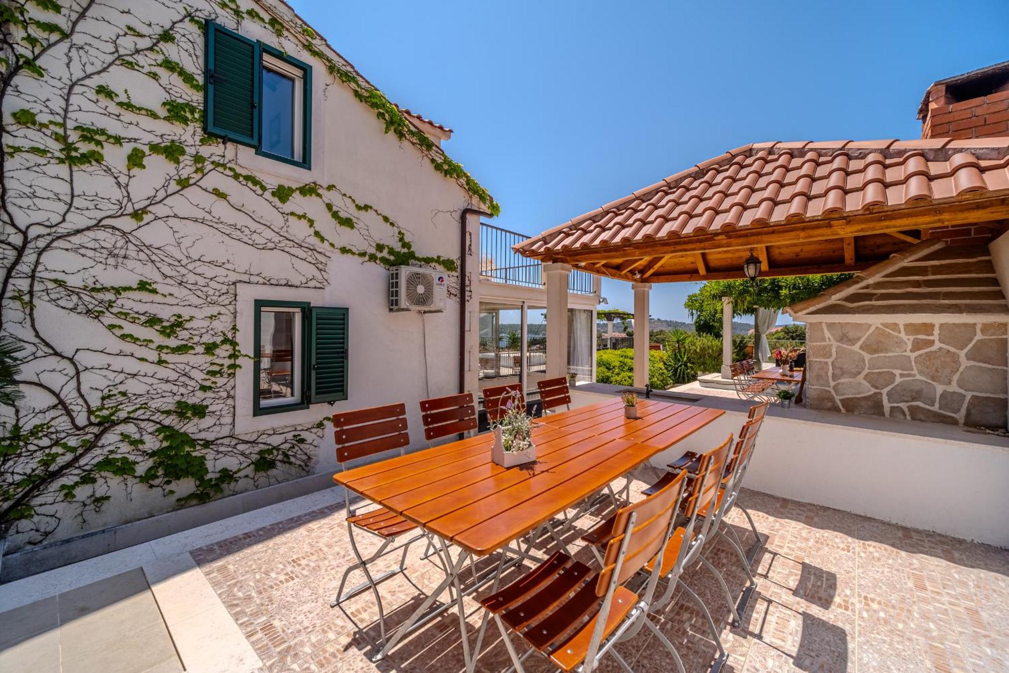 Villa Julia With Heated Pool, Ideal For Large Groups ミルナ エクステリア 写真