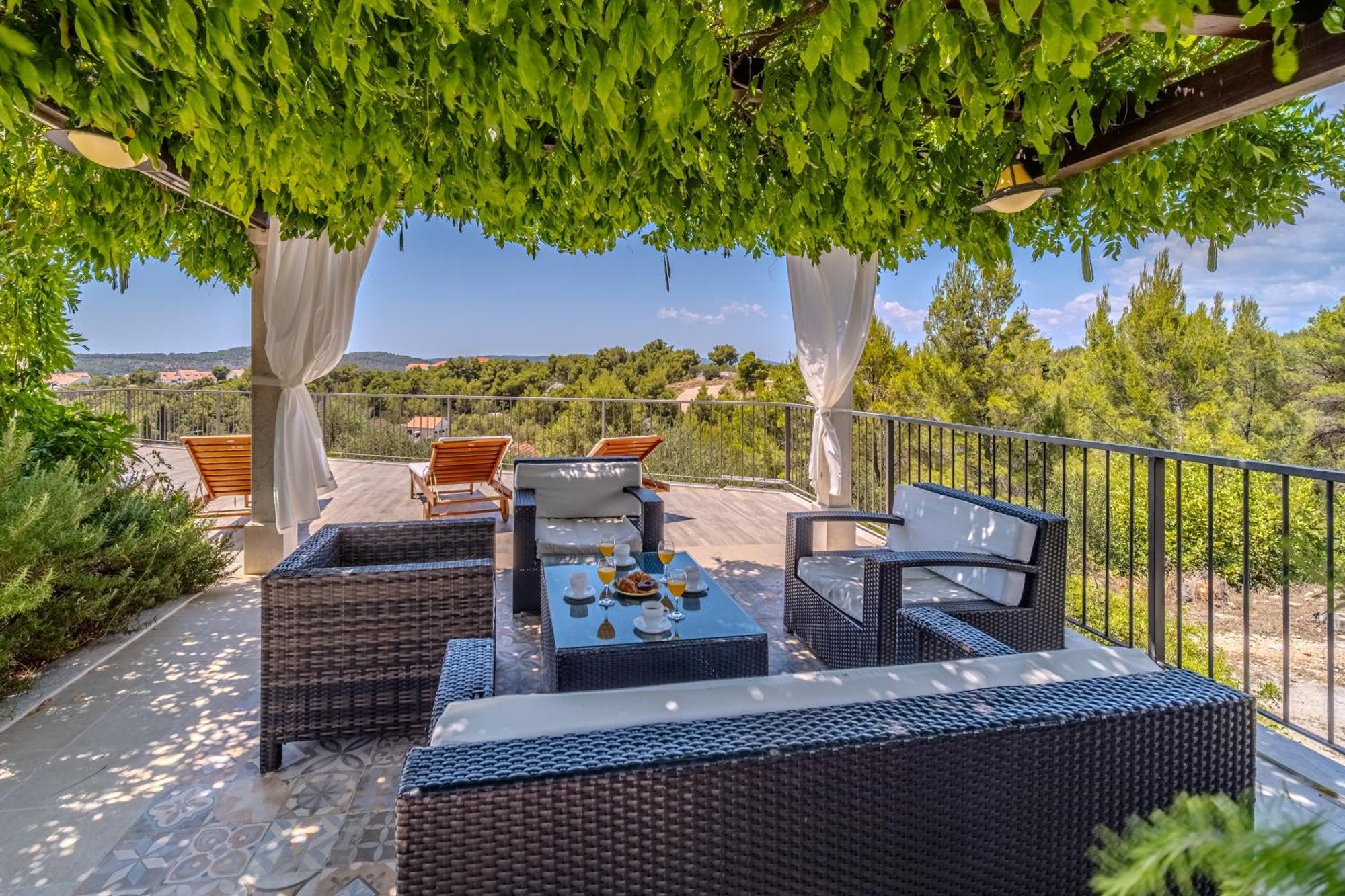 Villa Julia With Heated Pool, Ideal For Large Groups ミルナ エクステリア 写真