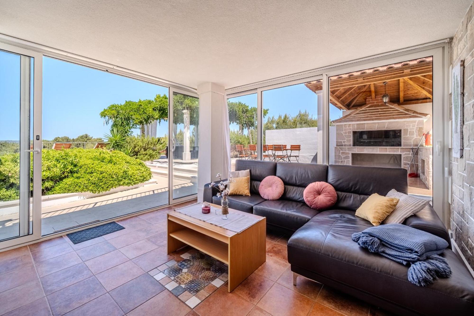 Villa Julia With Heated Pool, Ideal For Large Groups ミルナ エクステリア 写真
