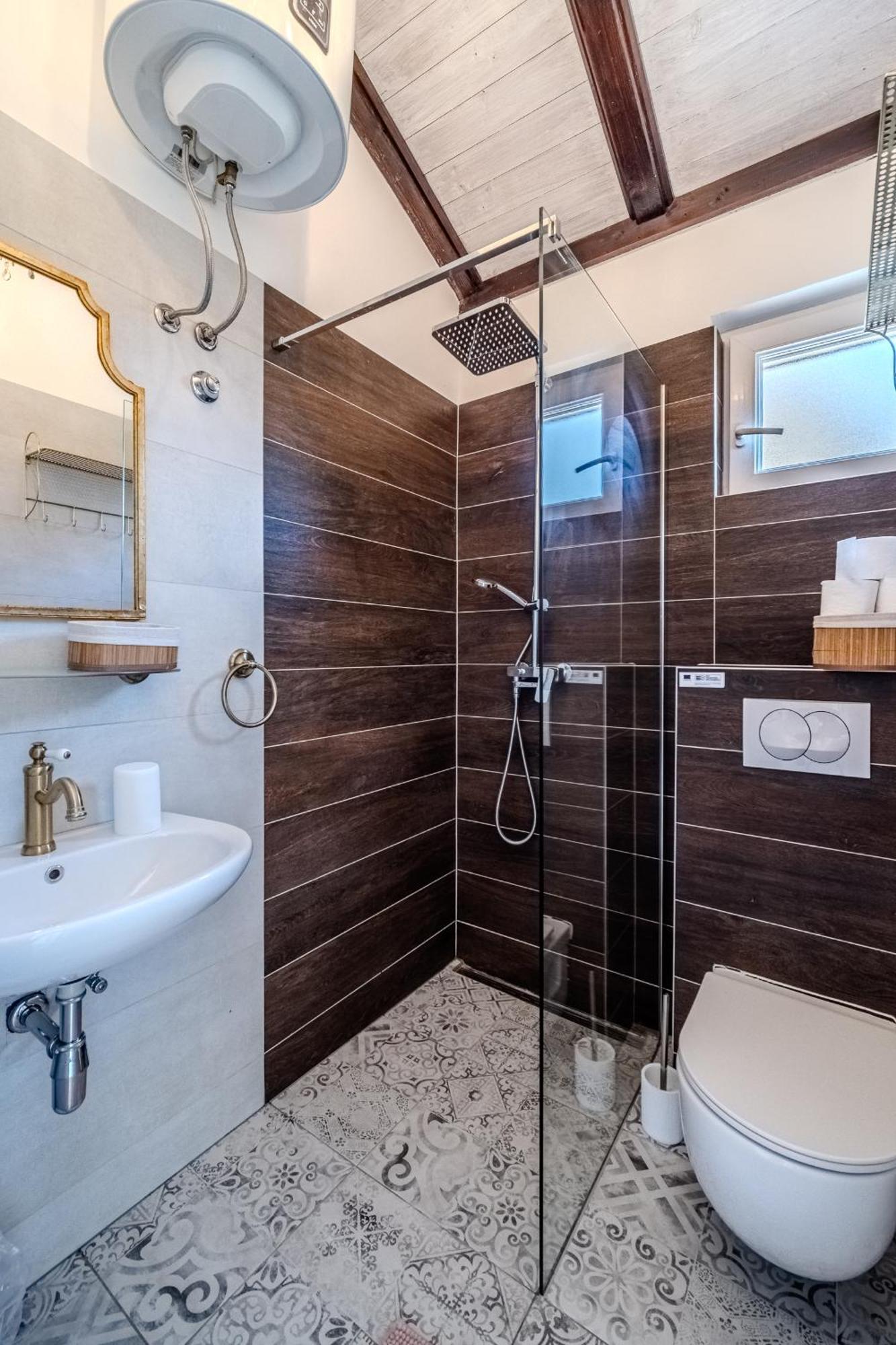 Villa Julia With Heated Pool, Ideal For Large Groups ミルナ エクステリア 写真
