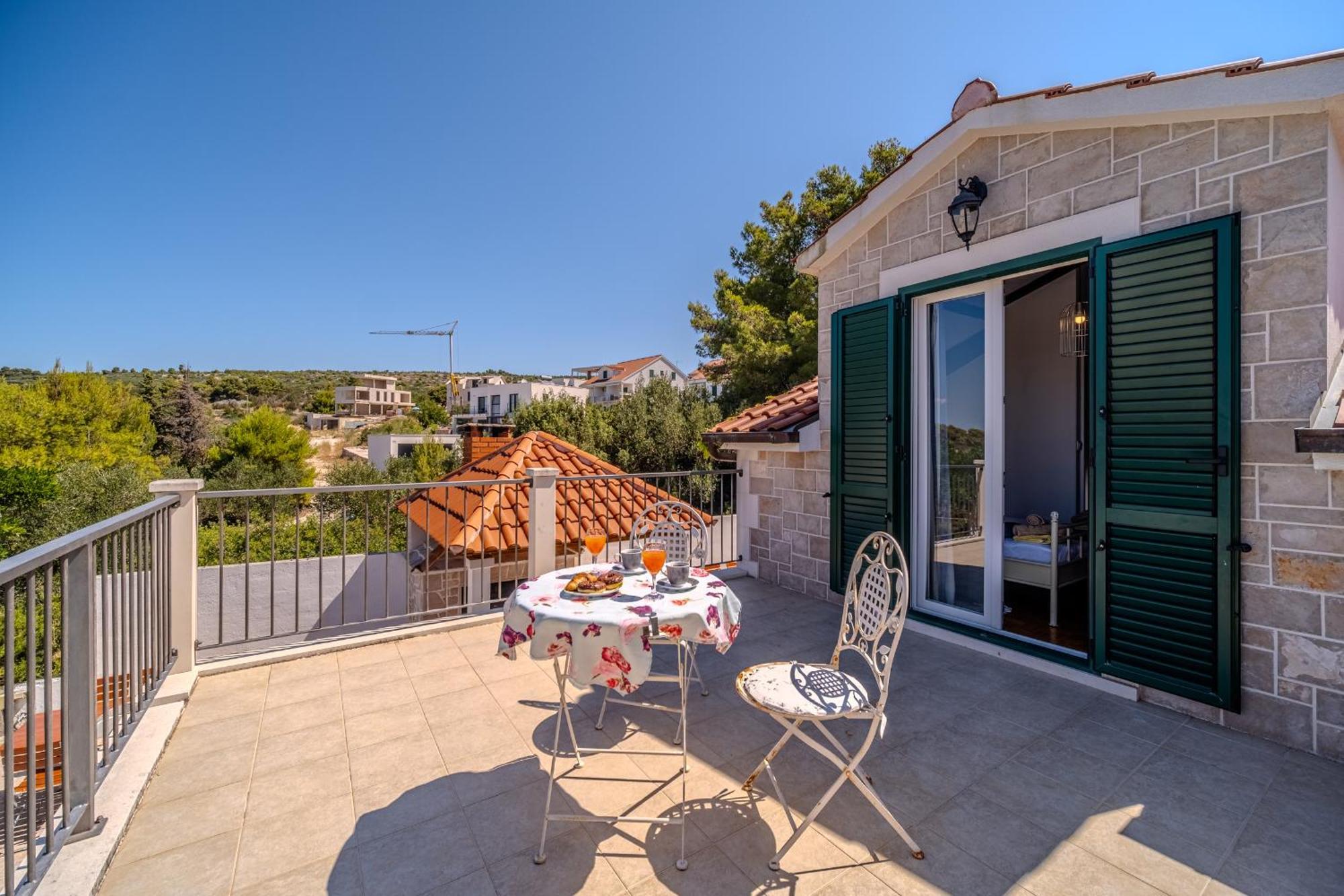 Villa Julia With Heated Pool, Ideal For Large Groups ミルナ エクステリア 写真