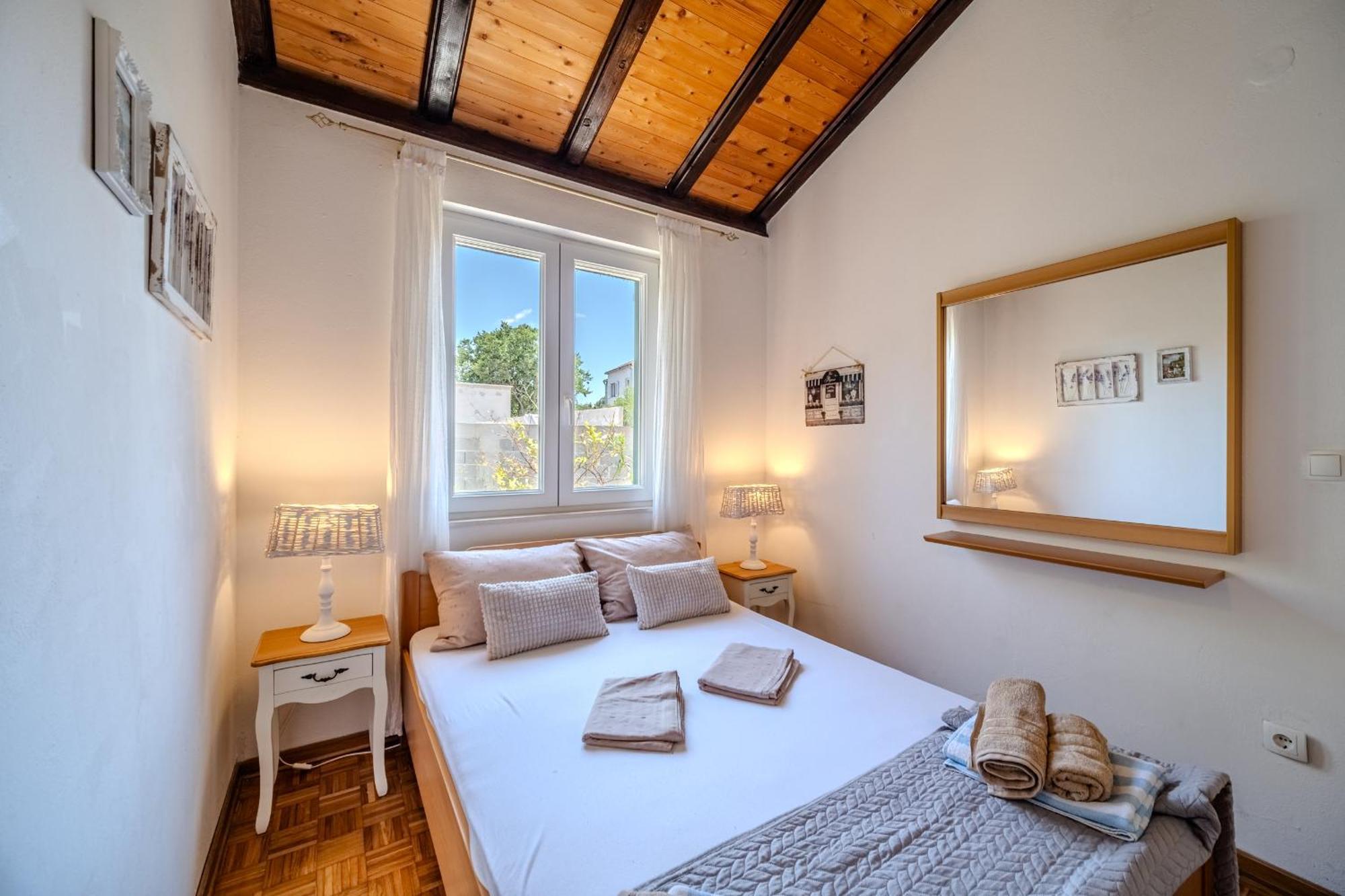 Villa Julia With Heated Pool, Ideal For Large Groups ミルナ エクステリア 写真